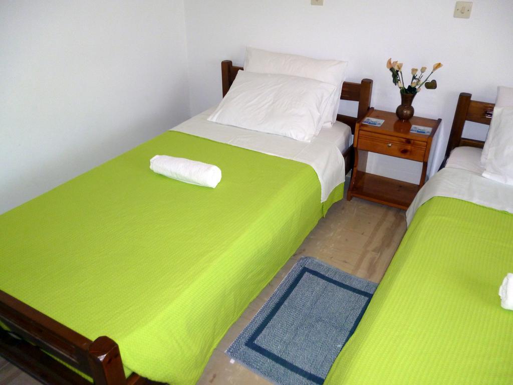 Villa Helen Arillas  Bilik gambar