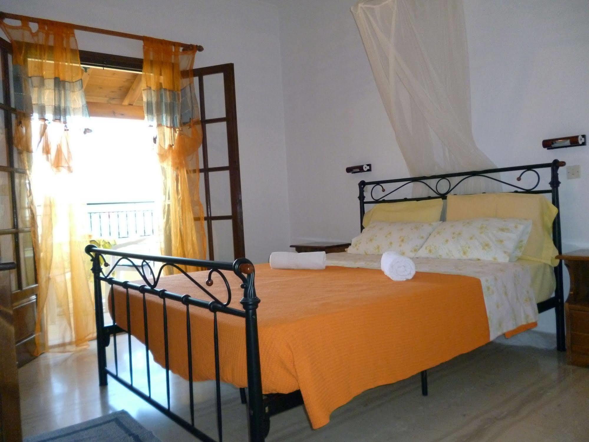Villa Helen Arillas  Luaran gambar